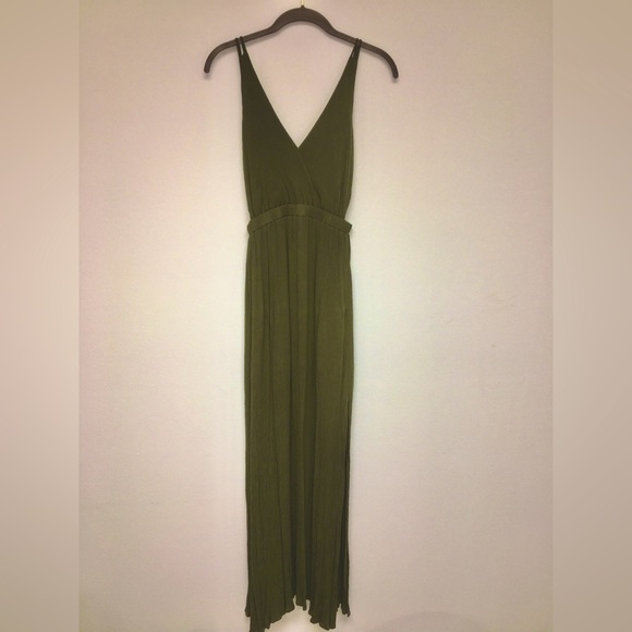 Lulus Dresses & Skirts - NWOT Lulu’s Sage Green Maxi Floor Length Backless Dress XS​